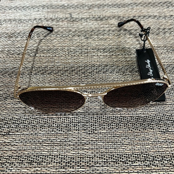 New Quay Australia EASILY AMUSED - Picture 10 of 12